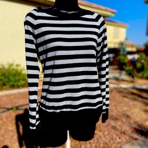 No boundaries Large Black and Silver Sweater